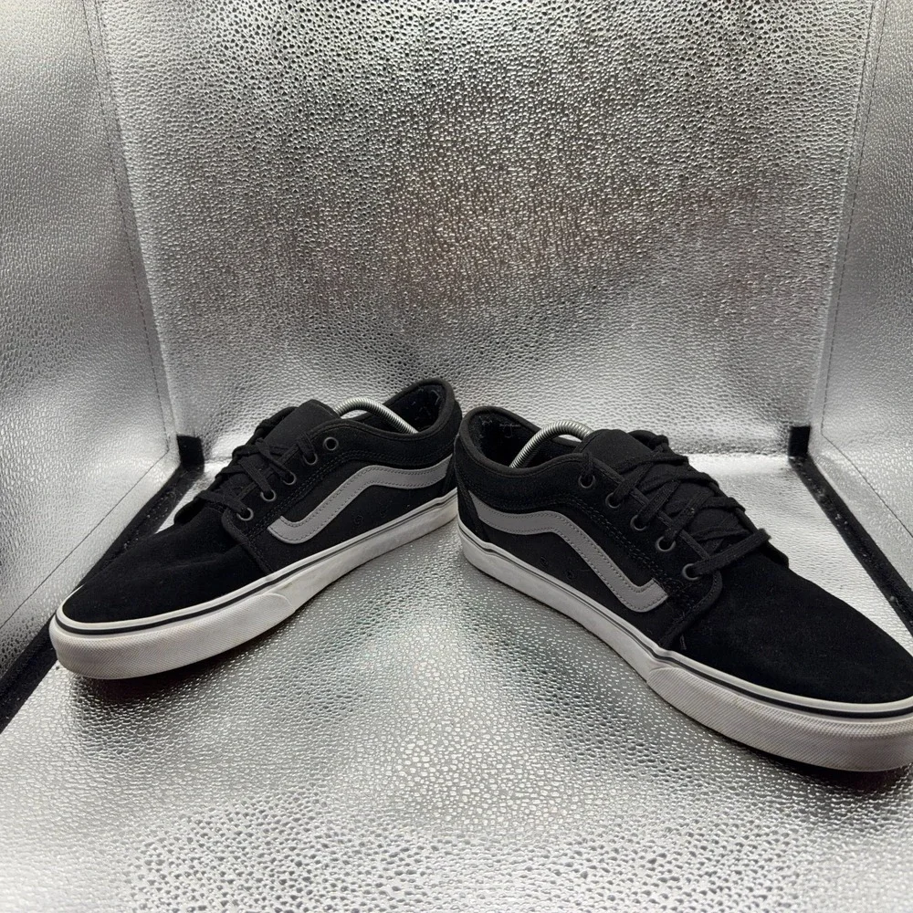 Size 11.5 Vans Chukka Low Black Mens Lace-Up Skateboard Sneaker Shoes 721356